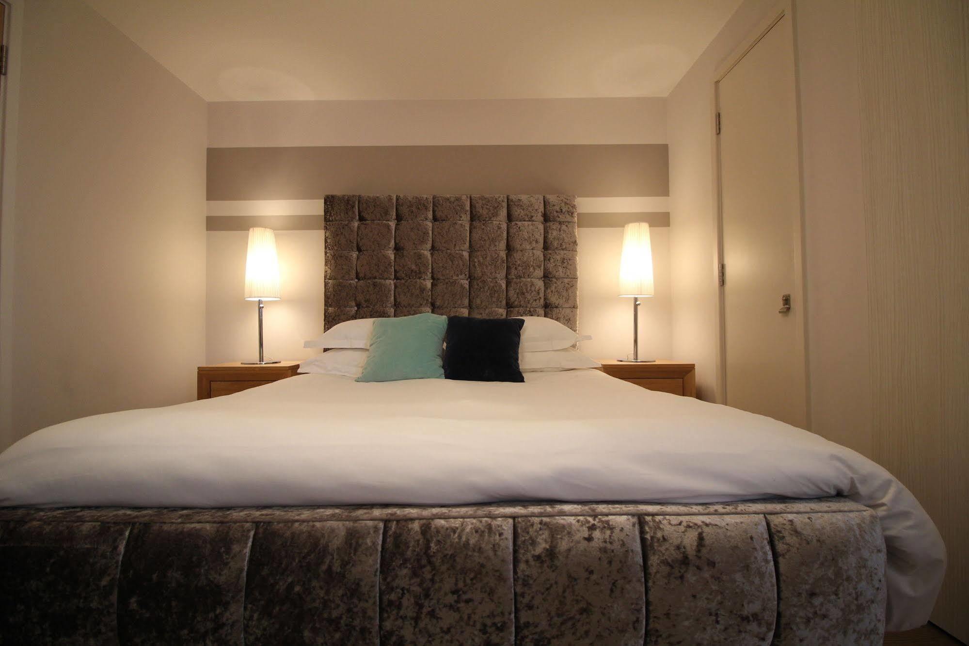 Lux Living Apartments - Florian House เคมบริดจ์ ภายนอก รูปภาพ
