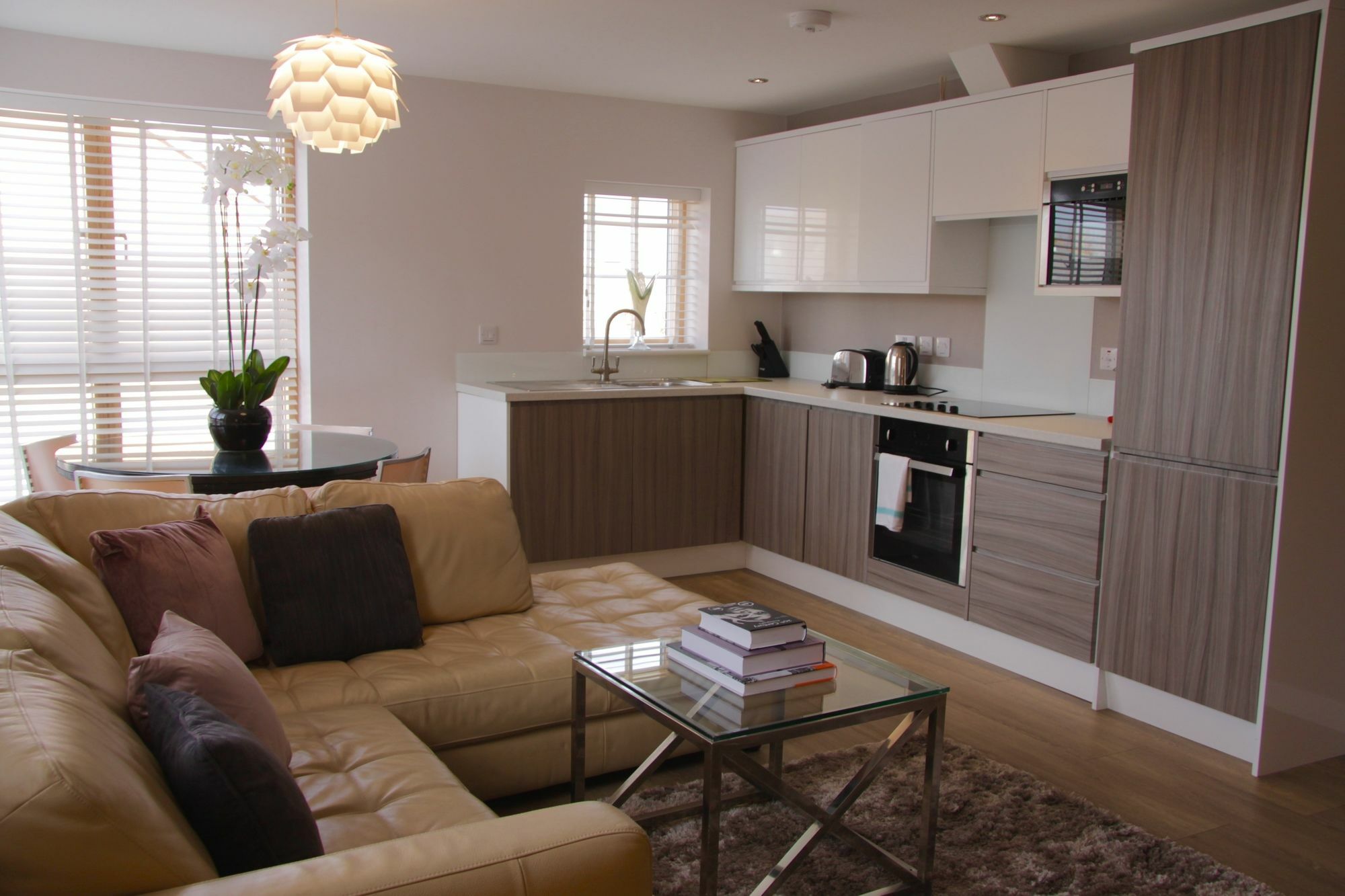 Lux Living Apartments - Florian House เคมบริดจ์ ภายนอก รูปภาพ